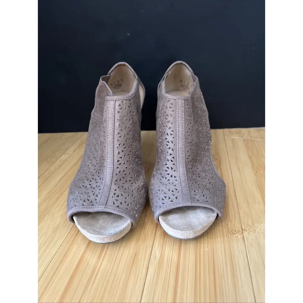 Life Stride Soft System Wedge Sandals Size 10 Brown Taupe Perforated Faux Suede